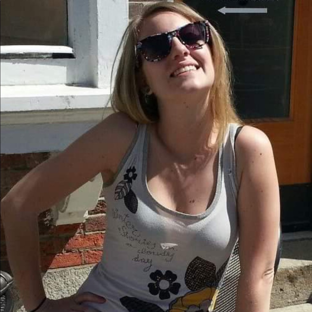 Meet your Posher, Kara - Picture 2 of 5